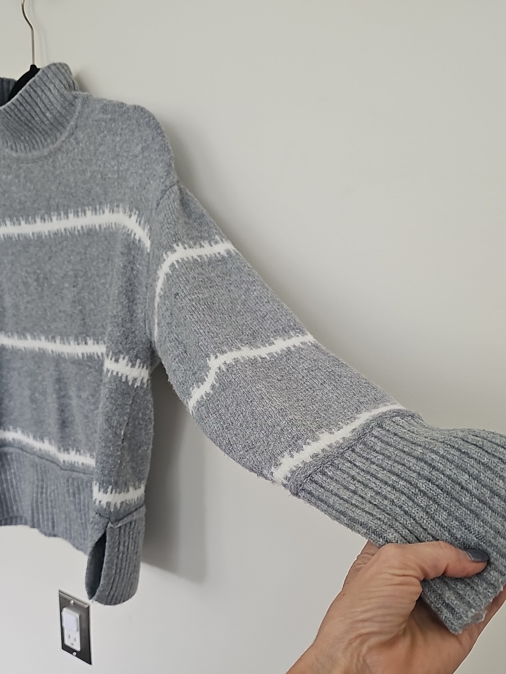 Nine West Cozy Gray Stripe Mock-Neck Sweater Size XS - Picture 4 of 9